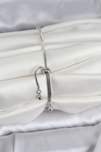 Gümüş Renk Yonca Model Zirkon Taşlı Asansörlü Kadın Bileklik