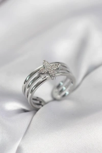 Gümüş Renk Zirkon Taşlı Yonca Model Kadın Yüzük