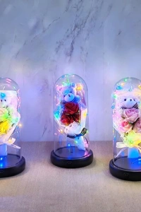 Işıklı Müzikli Fanus içinde Sevimli Ayıcıklı Gül Buketi