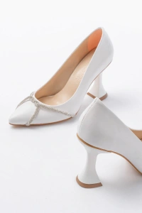 K-10 Beyaz Günlük Sarmal Taşlı Topuklu Kadın Ayakkabı