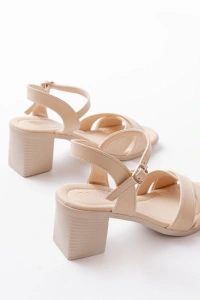 K-11 Bej Günlük Çapraz Topuklu Kadın Sandalet