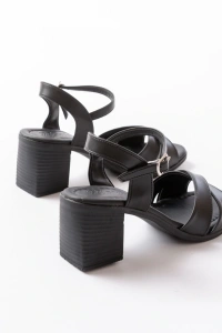 K-11 Siyah Günlük Çapraz Topuklu Kadın Sandalet