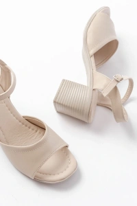K-13 Bej Günlük  Topuklu Kadın Sandalet