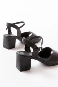 K-13 Siyah Günlük  Topuklu Kadın Sandalet