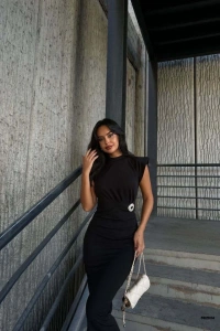 Kadın Bisiklet Yaka Vatkalı Broş Detay Kısa Kol Midi Boy Elbise