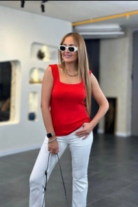 Kadın Kare Yaka Kalın Askılı Beyaz Triko Bluz