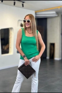 Kadın Kare Yaka Kalın Askılı Beyaz Triko Bluz