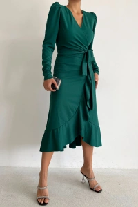 Kadın Yeşil Krep Kumaş Midi Boy Kuşaklı Uzunkol Elbise