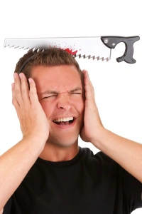 Kafaya Saplanmış Halloween Kanlı Testere Şaka Tacı