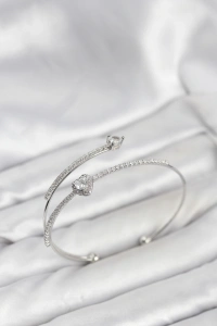 Kalp Model Pirinç Gümüş Renk Kadın Bileklik