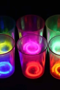 Karanlıkta Yanan Mega Glow Bardaklar 8 Adet