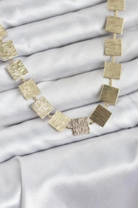 Kare Plaka Model Gold Renk Kadın Kolye