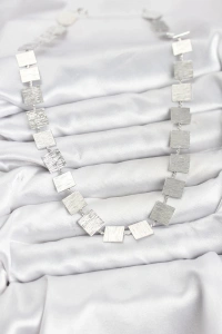 Kare Plaka Model Gümüş Renk Kadın Kolye