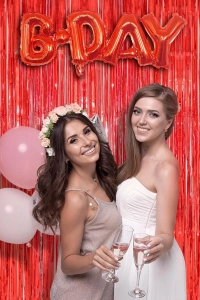 Kırmızı Metalize Parlak Saçaklı Perde