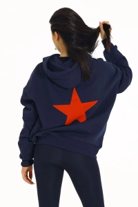 Kore Model Yıldız Baskılı Kanguru Cepli Kadın Sweat Lacivert