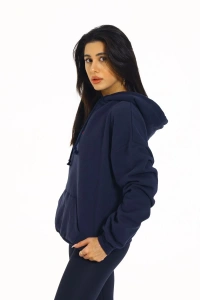 Kore Model Yıldız Baskılı Kanguru Cepli Kadın Sweat Lacivert