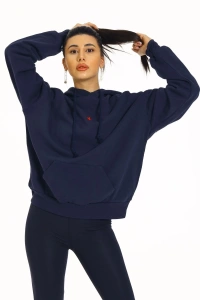 Kore Model Yıldız Baskılı Kanguru Cepli Kadın Sweat Lacivert