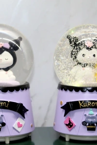 Kuromi Işıklı Müzikli Kar Küresi Orta Boy Model 2