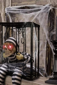 MAHKUM GÖRÜNÜMLÜ KURU KAFA İSKELET