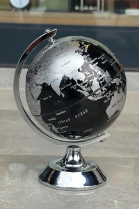 Metal Ayaklı Siyah Dünya Küresi