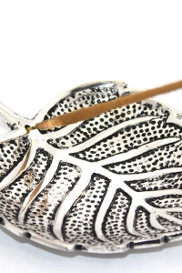 Metal Yaprak Tasarımlı Tütsülük Model 1