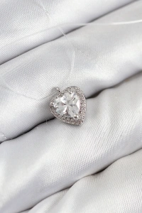 Misineli Kalp Model Gümüş Renk Hayalet Kolye