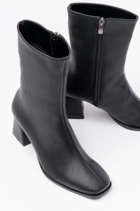 MSK-032 Siyah Topuklu Fermuarlı Kadın Bot