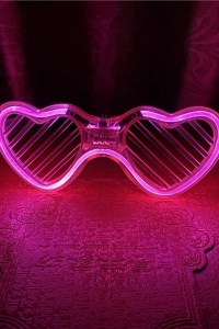 Pembe LED Işıklı Kalp Gözlük – 3 Modlu