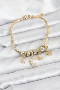Pirinç Gold Renk Ay Charm Model Charmlı Kadın Bileklik