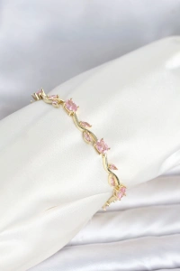 Pirinç Gold Renk Pembe Zirkon Taşlı Çiçek Model Kadın Bileklik