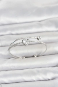 Pirinç Gümüş Renk Kalp Model Zirkon Taşlı Kadın Bileklik