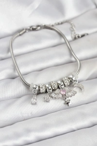 Pirinç Gümüş Renk Kanatlı Charmlı Kadın Bileklik