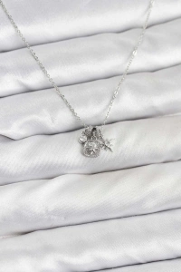 Pirinç Gümüş Renk Minimal Charmlı Kadın Kolye