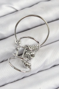 Pirinç Halkalı Model Gümüş Renk Kıkırdak Küpe