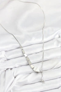 Pirinç Yılan Model Gümüş Renk Asansörlü Kadın Kolye