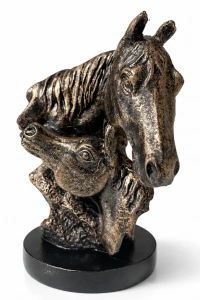 Polyester At Büstü