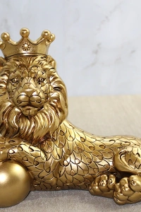 Polyester Dekoratif Taçlı Aslan Figürü