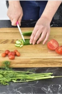 Pratik Tepsili Ahşap Kesme Tahtası