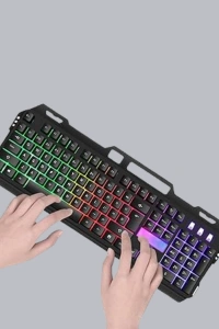 Profesyonel  Klavye Mouse Seti – RGB Işıklı, Türkçe Q, DPI Ayarlı, Dayanıklı Gövde