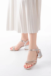 S-889  Gümüş 3 Bantlı Topuklu Kadın Ayakkabı