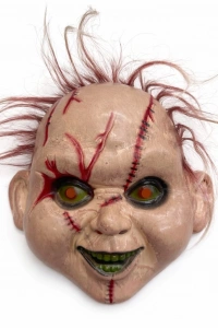 Saçlı Chucky Korku Maskesi – Gerçekçi Dikişli ve Detaylı Maske