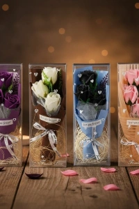 Şeffaf Kutulu Üç Gül Buketi