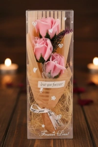 Şeffaf Kutulu Üç Gül Buketi