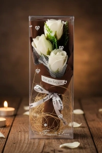 Şeffaf Kutulu Üç Gül Buketi