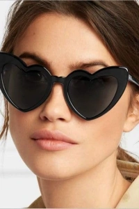 Siyah Renk Kalp Şekilli Parti Gözlüğü