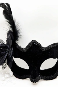 Siyah Süet Yandan Tüylü İncili Parti Maskesi