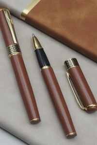 Taba Rengi Gold Detaylı Termo Deri Defter Ve Metal Roller Kalem Hediye Seti