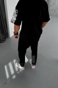 Unisex Flok Kabartma Baskılı T-Shirt - Siyah