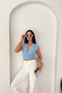 Vatkalı Kolsuz V Yaka Drapeli Crop Bluz Likralı Fit - Bebek Mavisi