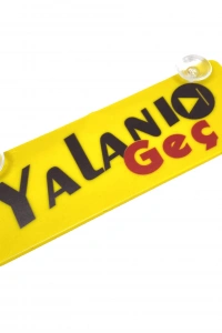 Yalanı Geç Yazılı Sarı Dekor Plaka Vantuzlu Cam Süsü 22x7.5cm